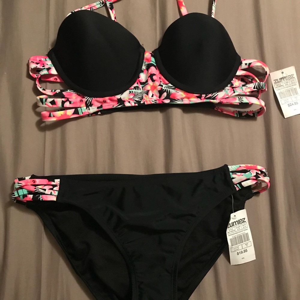 BRAND NEW Zumiez bikini